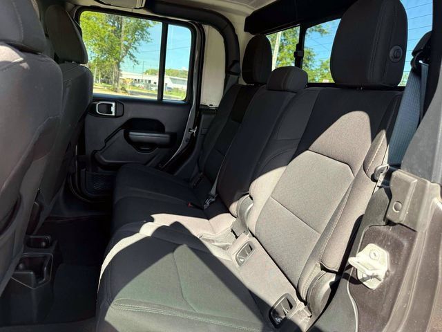 Used 2022 Jeep Gladiator Sport AWD/4WD image 11