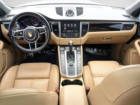 Used 2018 Porsche Macan image 17