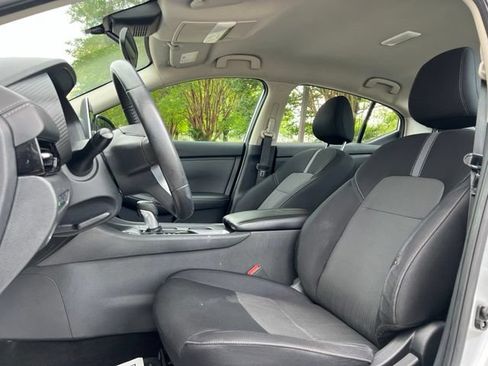 Used 2021 Nissan Sentra SV FWD image 13