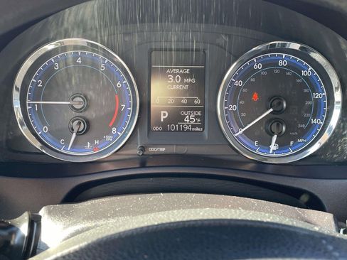 Used 2018 Toyota Corolla LE image 25