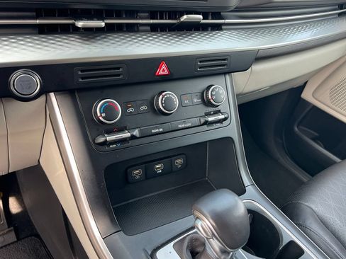 Certified 2024 Kia Carnival LX FWD image 20