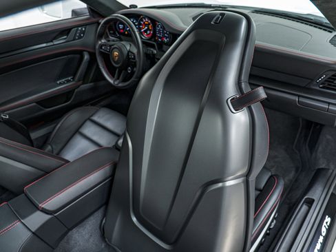 Certified 2024 Porsche 911 Carrera GTS image 31