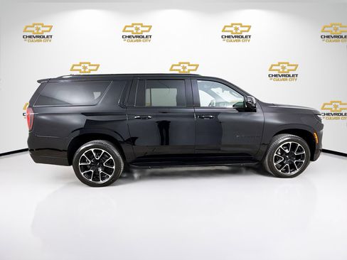 Used 2025 Chevrolet Suburban RST image 8