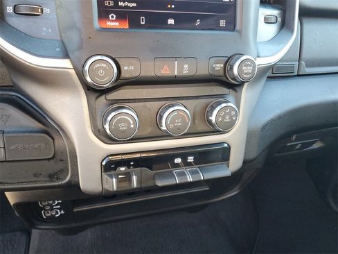 Used 2024 RAM 3500 Big Horn image 23