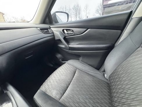 Used 2017 Nissan Rogue SV image 24