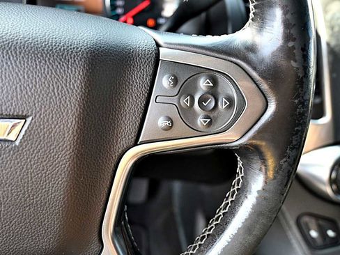 Used 2019 Chevrolet Suburban LT image 25