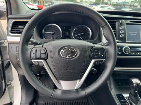 Used 2019 Toyota Highlander XLE FWD image 37