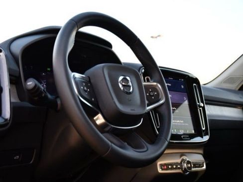 Certified 2025 Volvo XC40 B5 Plus AWD/4WD image 10