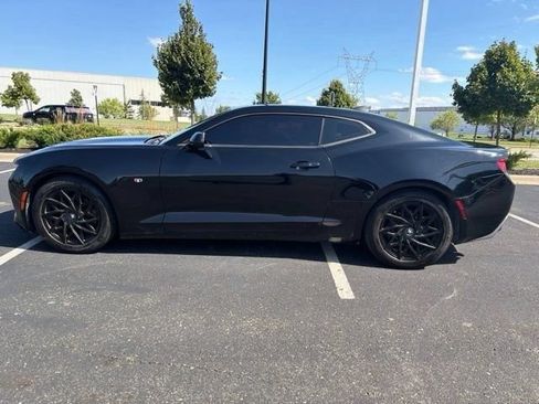 Used 2018 Chevrolet Camaro LT RWD image 5