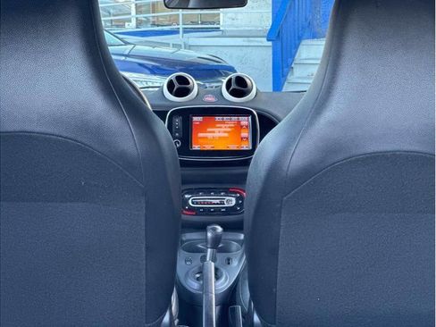 Used 2016 smart fortwo pure image 16