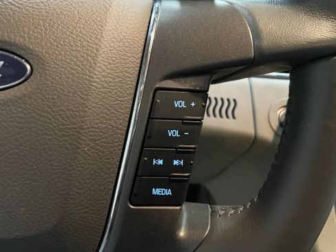 Used 2010 Ford Taurus SEL image 23