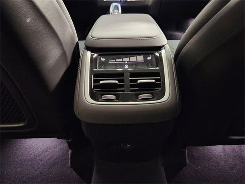 Used 2025 Volvo XC90 B5 Plus image 31