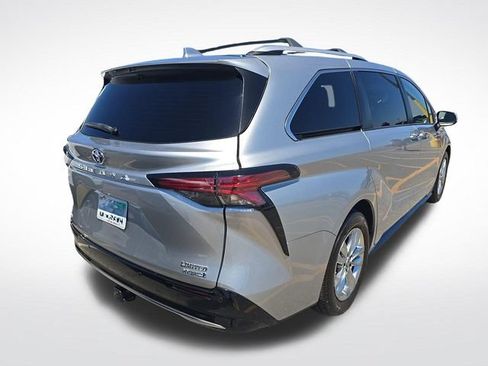 Used 2022 Toyota Sienna Limited AWD/4WD image 4