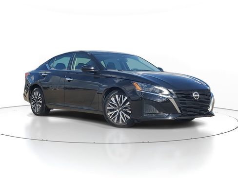 Used 2023 Nissan Altima 2.5 SV image 1