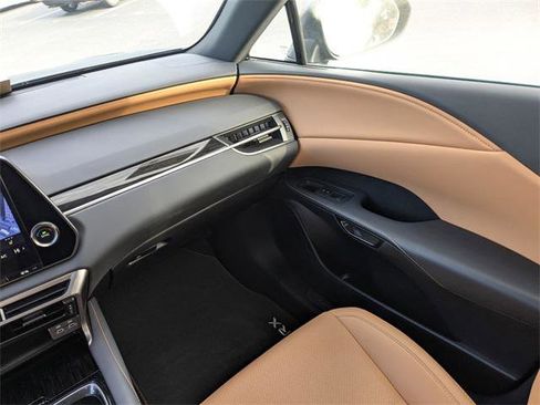 Certified 2025 Lexus RX 350 FWD w/ Accessory Package image 17