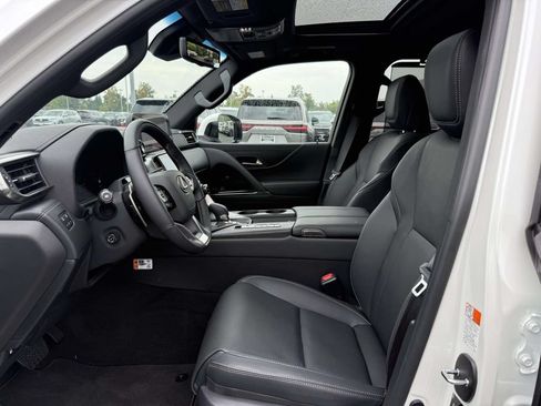 Used 2026 Lexus LX 700h Luxury AWD/4WD image 12