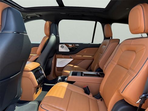 New 2025 Lincoln Aviator Black Label image 15