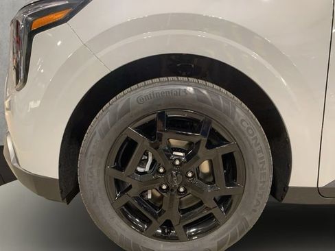 New 2027 Kia Carnival EX FWD image 7