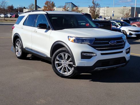 Used 2023 Ford Explorer XLT w/ Equipment Group 202A image 33