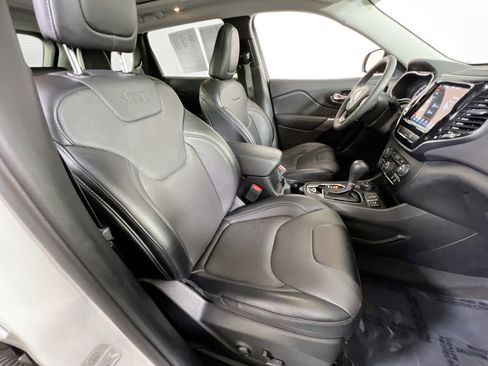 Used 2022 Jeep Cherokee Limited image 27