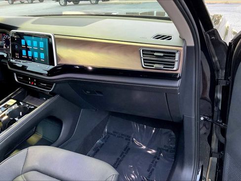 Used 2024 Volkswagen Atlas SE image 17