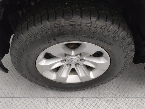 Used 2019 RAM 1500 Laramie AWD/4WD image 31