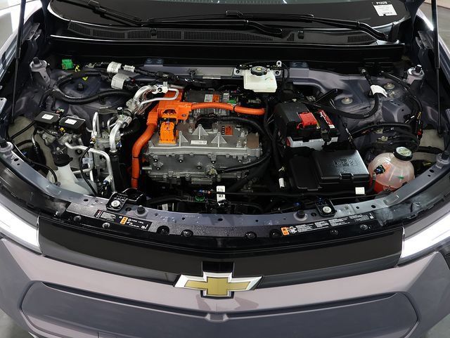 Used 2025 Chevrolet Blazer EV LT FWD image 36
