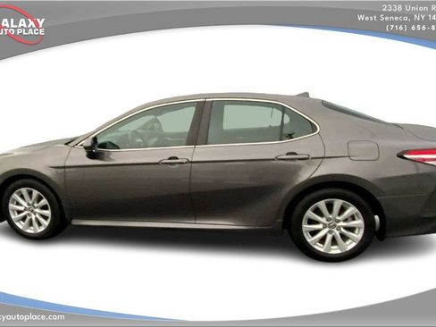 Used 2020 Toyota Camry LE FWD image 8