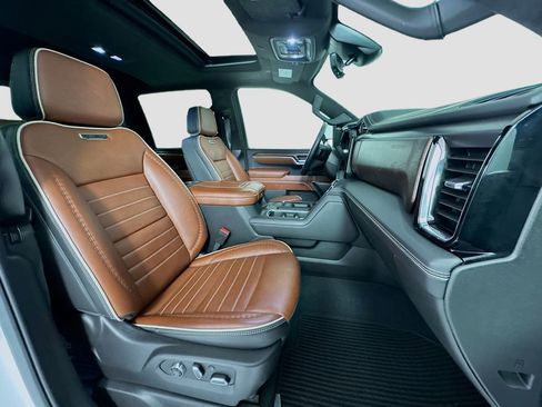 Used 2024 GMC Sierra 3500 Denali Ultimate image 30