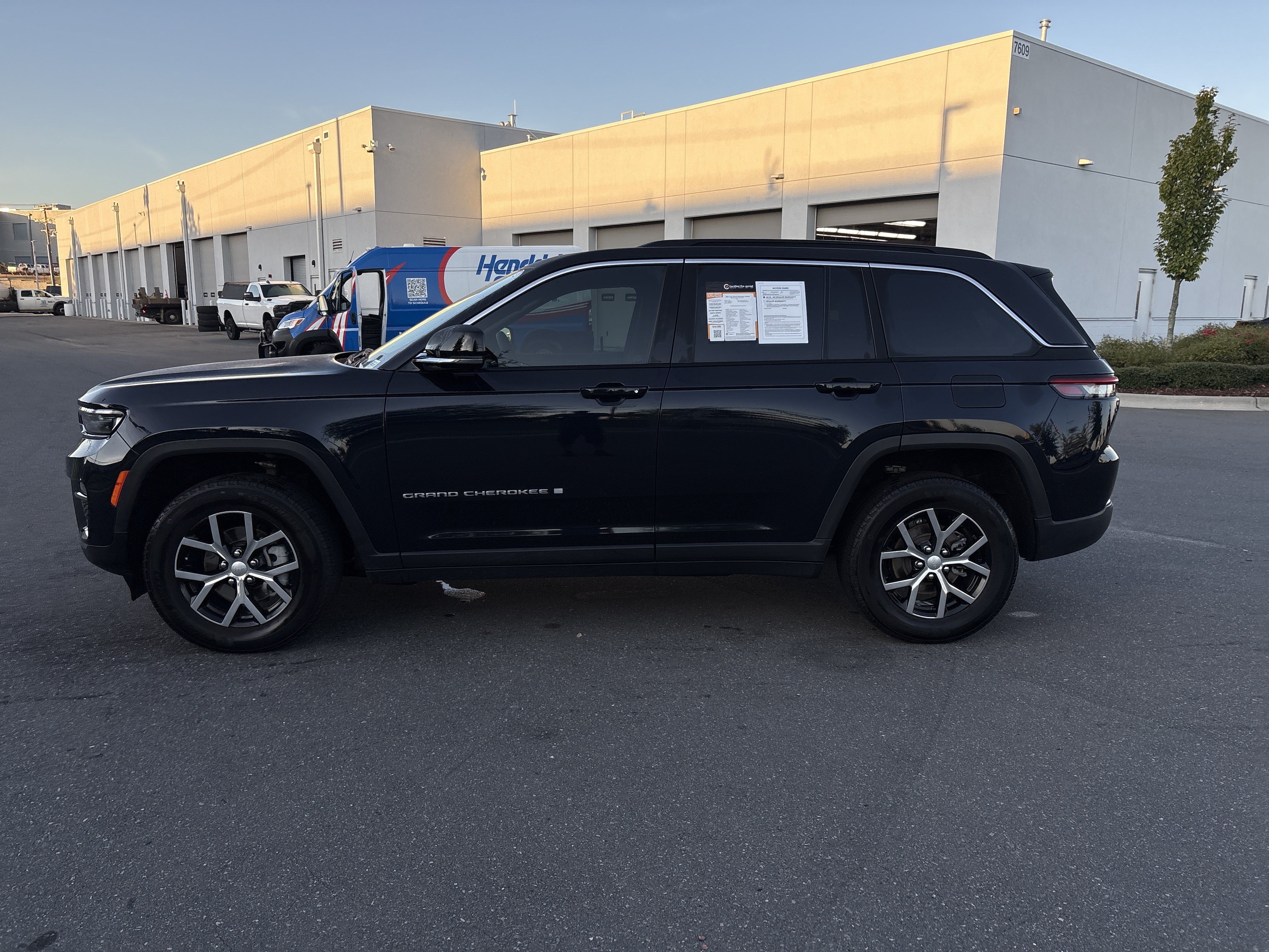 Used 2024 Jeep Grand Cherokee Limited AWD/4WD image 6