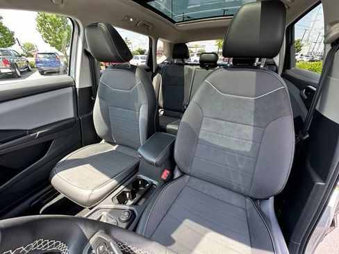 Used 2023 Volkswagen Taos SE w/ Panoramic Sunroof Package AWD/4WD image 33