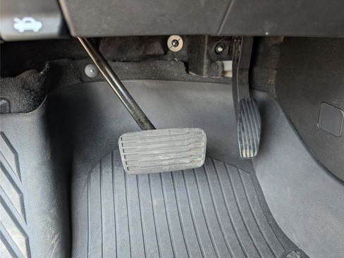 Used 2023 Chevrolet Silverado 1500 LT image 29