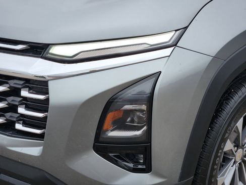 Used 2025 Chevrolet Equinox LT w/ Convenience Package II FWD image 8