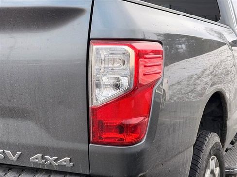 Used 2017 Nissan Titan SV image 8