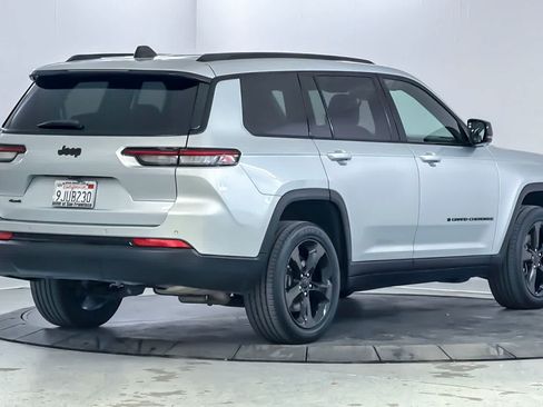 Used 2023 Jeep Grand Cherokee L Laredo AWD/4WD image 2