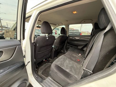 Used 2014 Nissan Rogue SV image 19