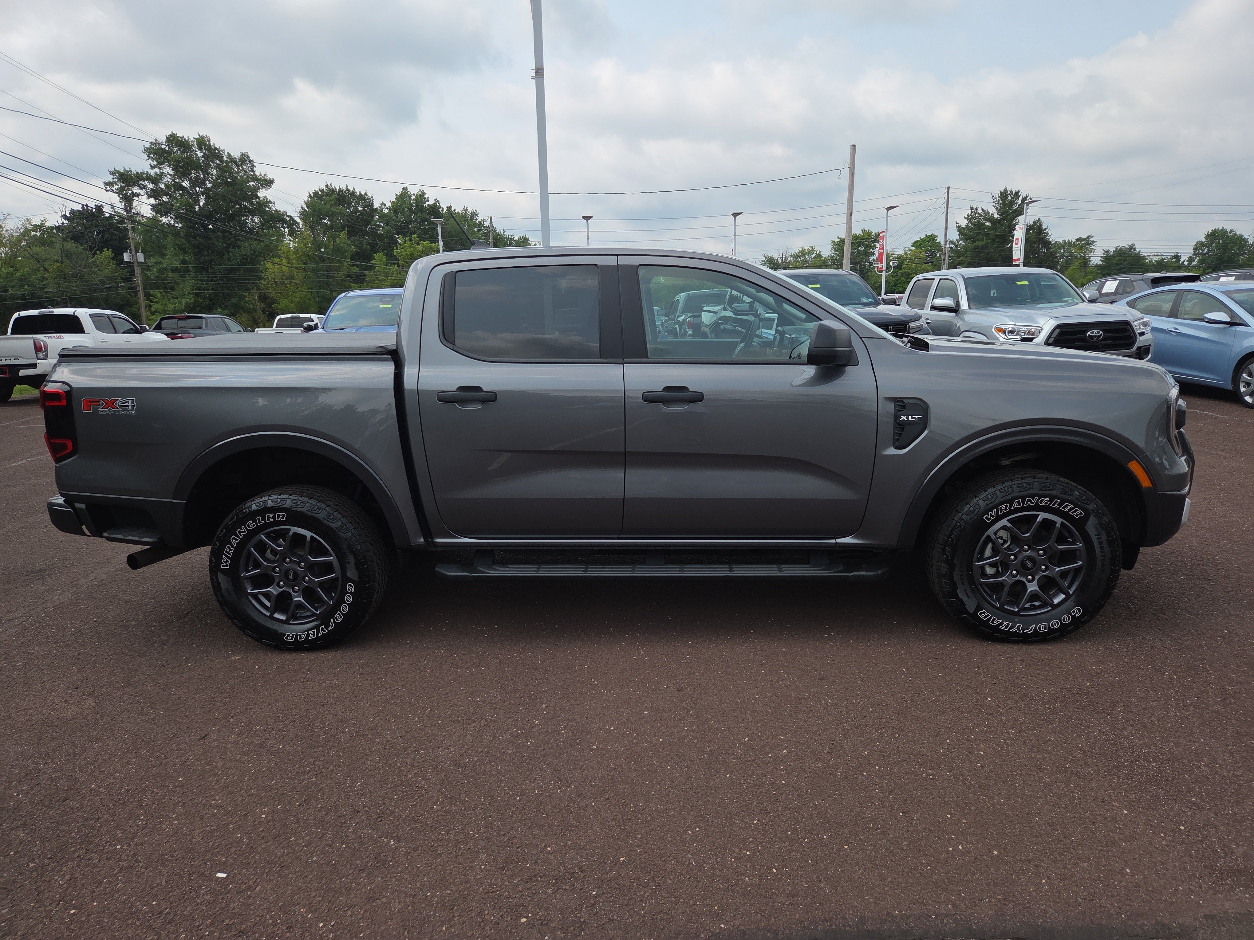 Used 2024 Ford Ranger XLT w/ FX4 Off-Road Package AWD/4WD image 2