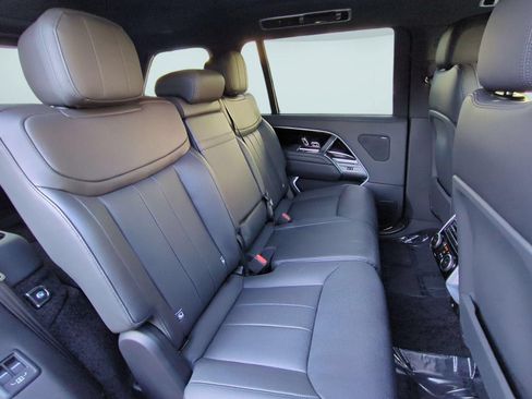 Used 2025 Land Rover Range Rover Long Wheelbase SE AWD/4WD image 29