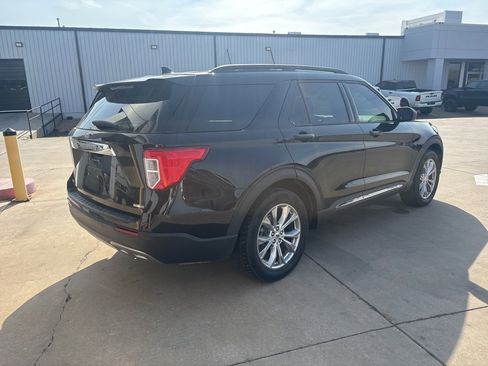Used 2020 Ford Explorer XLT w/ Equipment Group 202A image 5