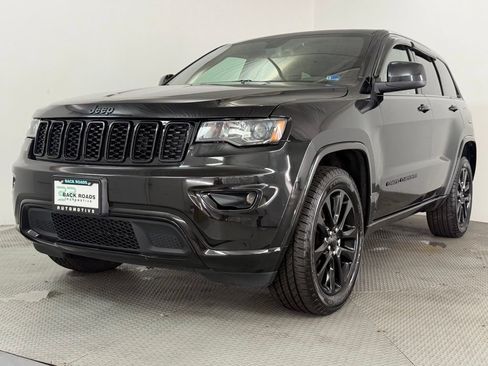 Used 2018 Jeep Grand Cherokee Altitude AWD/4WD image 3
