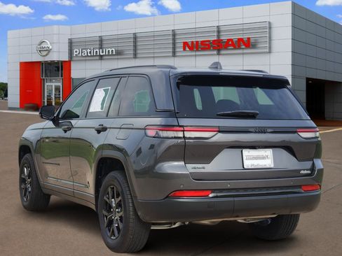 Used 2025 Jeep Grand Cherokee 4WD image 5