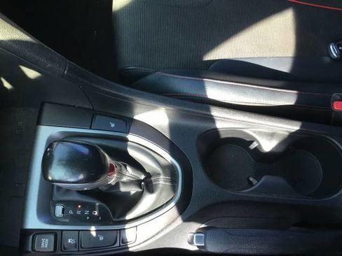 Used 2019 Hyundai Veloster 2.0 Premium image 17