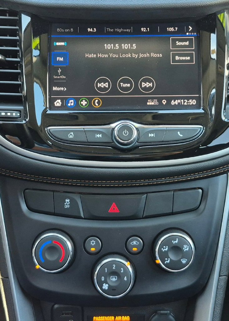 Used 2020 Chevrolet Trax LT w/ Redline Edition AWD/4WD image 9
