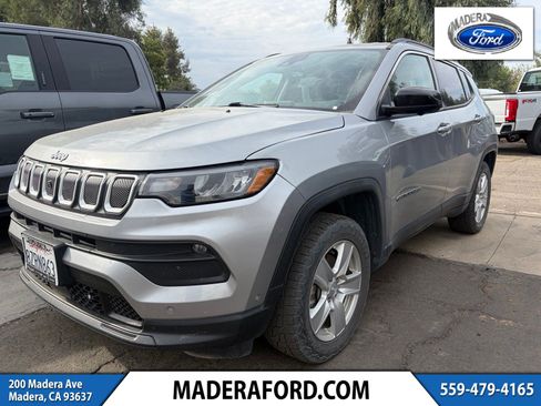 Used 2022 Jeep Compass Latitude w/ Convenience Group AWD/4WD image 1