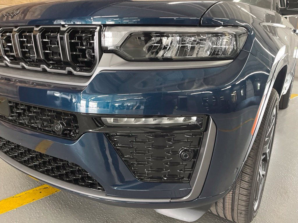 New 2027 Jeep Grand Cherokee Summit AWD/4WD image 10