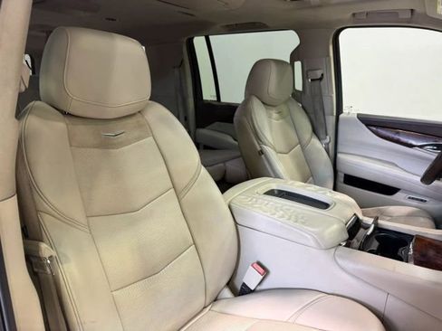 Used 2015 Cadillac Escalade ESV Luxury image 24