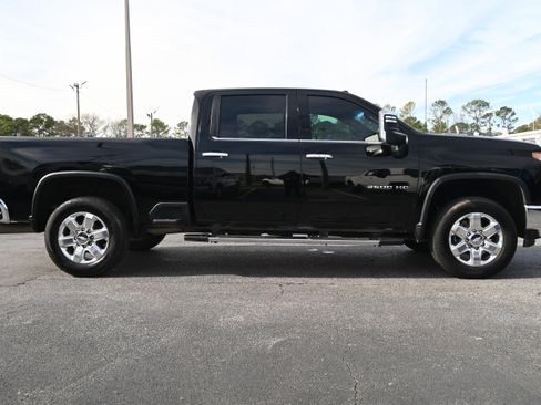 Used 2022 Chevrolet Silverado 2500 LTZ w/ LTZ Plus Package image 11