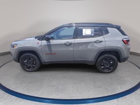 Used 2023 Jeep Compass Trailhawk AWD/4WD image 8