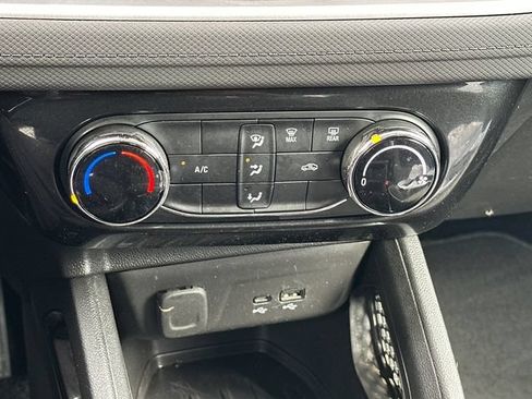 Used 2025 Chevrolet TrailBlazer LT FWD image 21