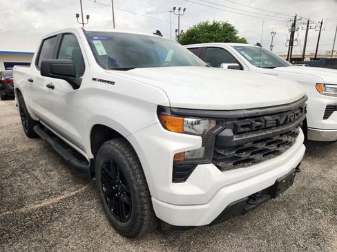 Used 2024 Chevrolet Silverado 1500 Custom image 1